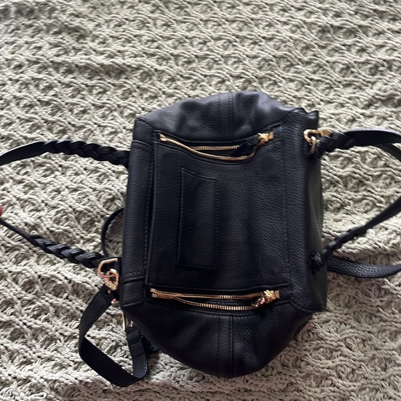 Tory Burch Half-moon Leather Bag with Crossbody Strap - Picture 3 of 8